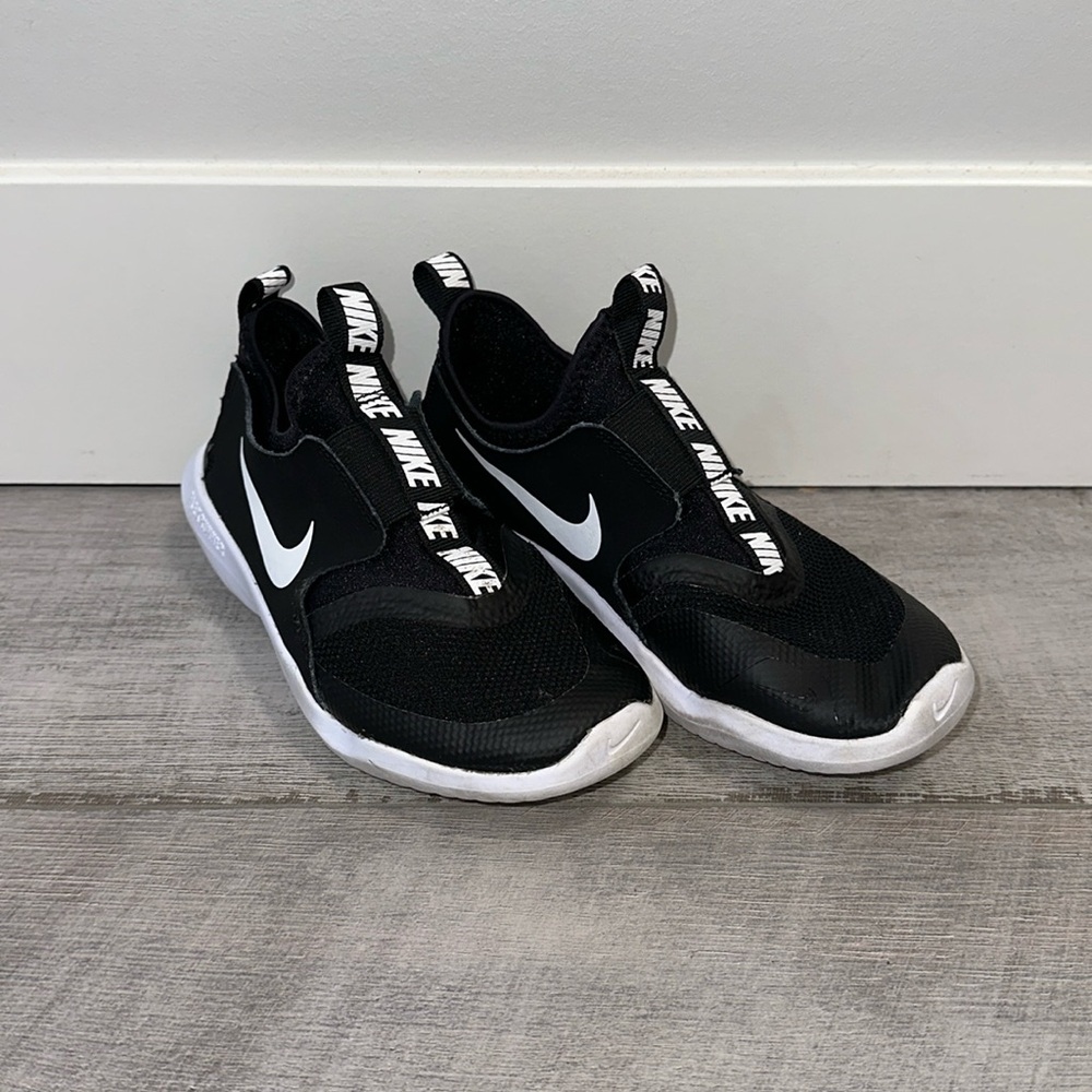Nike Flex Runner shoes